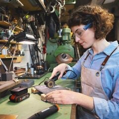 WORX WX990 MAKERX 20Volt 2.0Ah. Kömürsüz Profesyonel Gravür + 50MM Açılı Avuç Taşlama Kombo Set + 39 Parça aksesuar